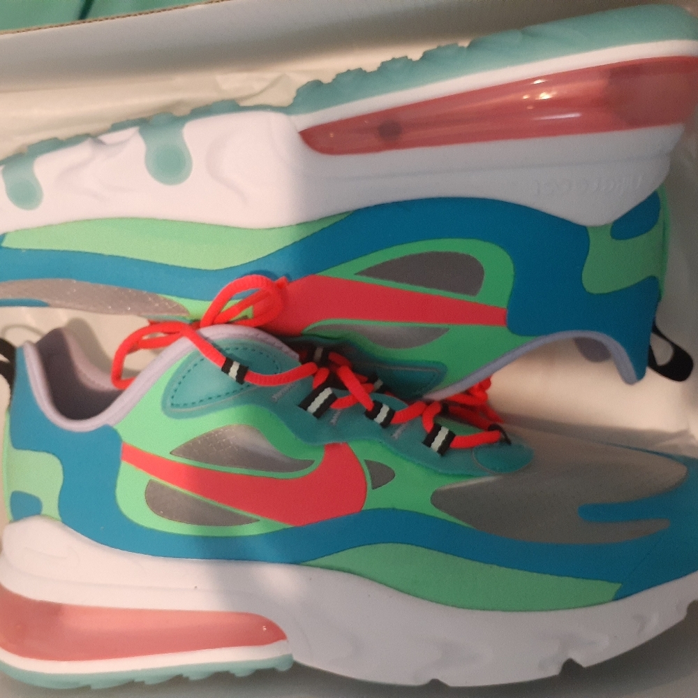 Women's size 11 Nike AirMax 270 React
